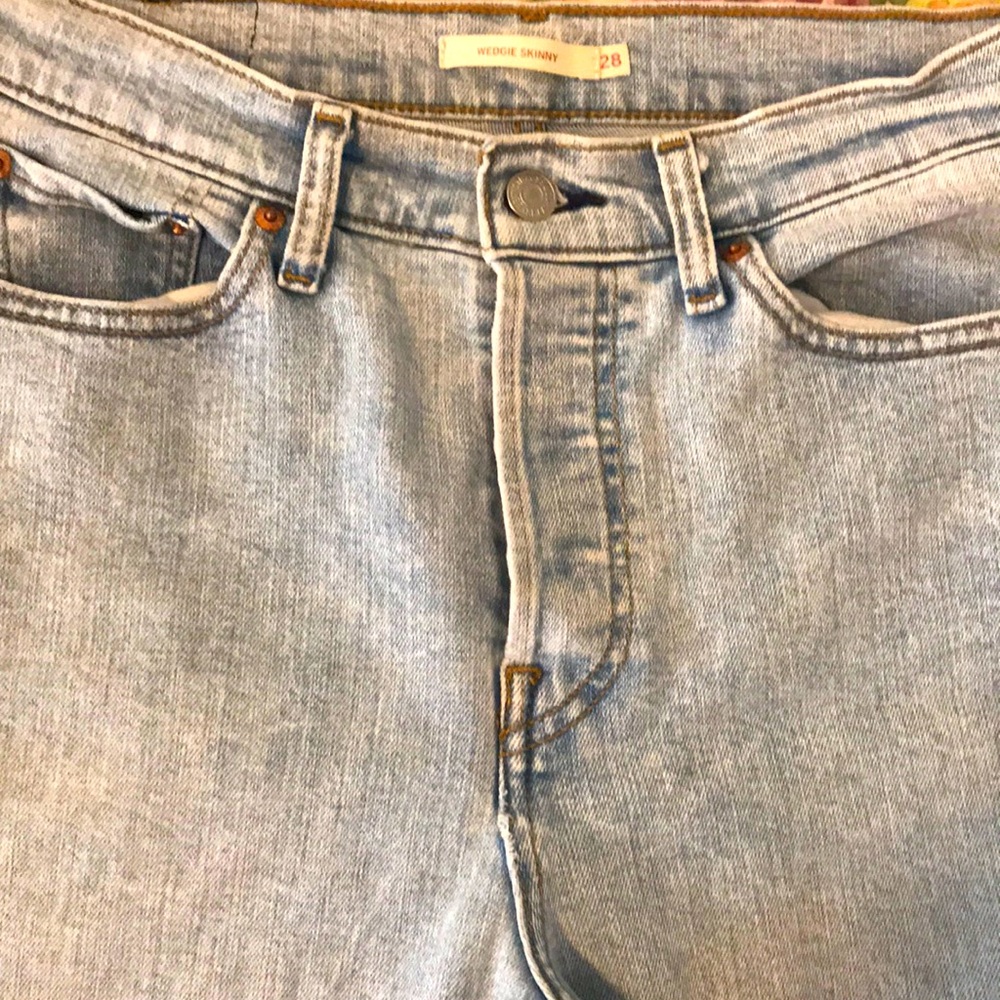 Levi’s high waist wedge jeans. Sz 28